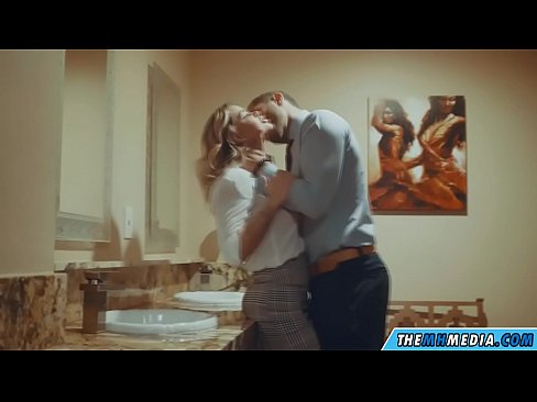 ❤️ Nuair a mheallann blonde busty tú i seomra scíthe poiblí ❤  Porn  uainn ga.porn-milf300.ru ☑